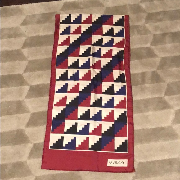 Beautiful givenchy silk scarf - Picture 2 of 3